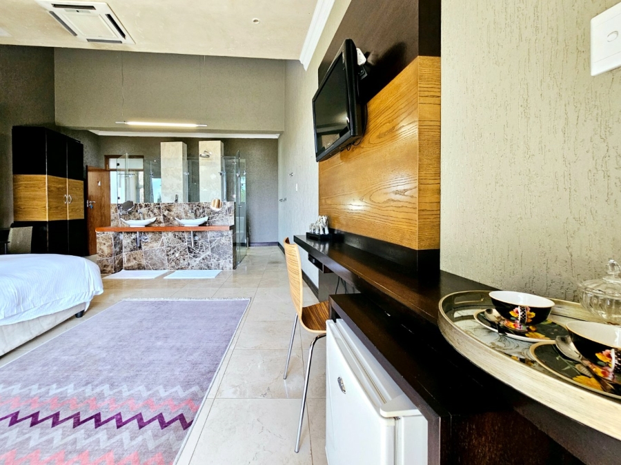 8 Bedroom Property for Sale in Waverley Free State